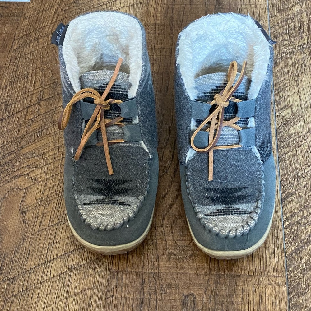 Women’s Minnetonka Aztec Moccasins, 6